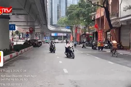 Tiềm ẩn nguy cơ tai nạn giao thông vì đi ngược chiều tại gầm cầu vượt chữ C Phạm Ngọc Thạch