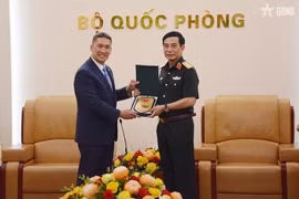 Đại tướng Phan Văn Giang tiếp Quyền Bộ trưởng Bộ Hải quân Hoa Kỳ 