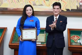 Nghệ sĩ Tố Nga giành Cúp Vàng Liên hoan Nghệ thuật quốc tế 