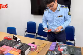 Thu giữ hàng trăm thuốc lá điện tử tại Cửa Nam 