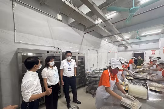 Khẩn trương hoàn thiện quy định về tổ chức bữa ăn nội trú, bán trú 