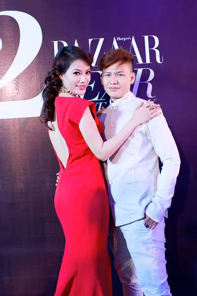 Trương Ngọc Ánh diện váy đỏ quyến rũ, dự tiệc cùng nhà thiết kế trẻ ảnh 1