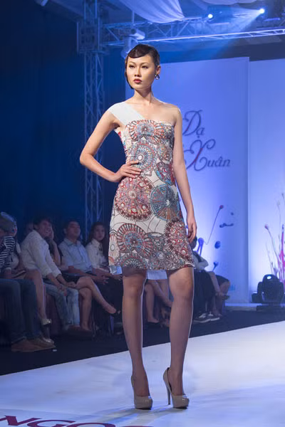 Quán quân Mai Giang khoe sắc với áo dài xuân ảnh 7
