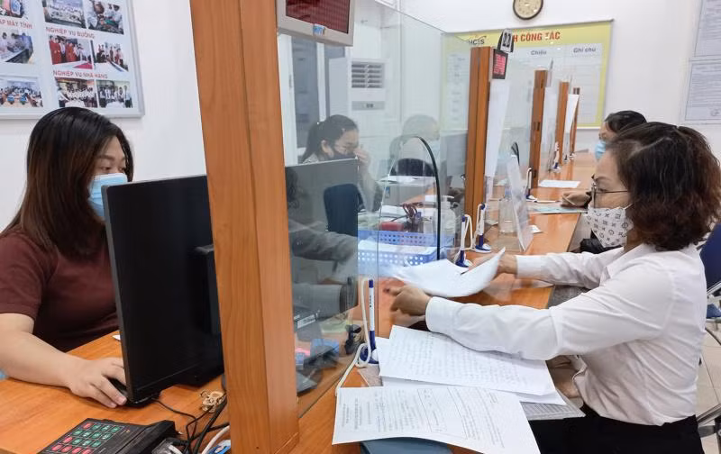 Lao động làm thủ tục hưởng bảo hiểm thất nghiệp tại Trung tâm Dịch vụ việc làm Hà Nội