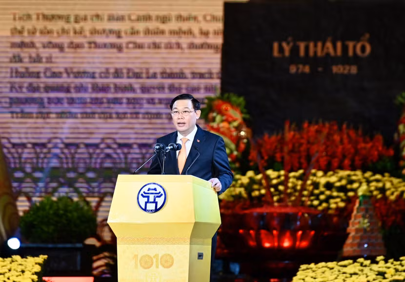 Bí thư Thành ủy Vương Đình Huệ phát biểu tại buổi lễ