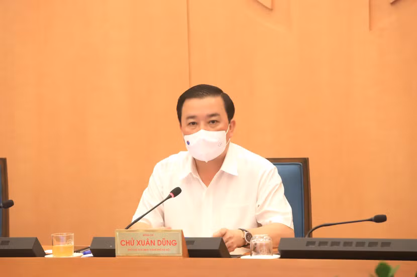 Phó Chủ tịch UBND TP Chử Xuân Dũng phát biểu tại cuộc họp