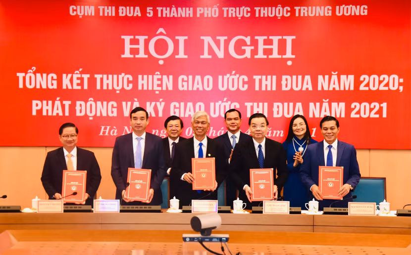 Lãnh đạo 5 TP trực thuộc Trung ương ký giao ước thi đua năm 2021