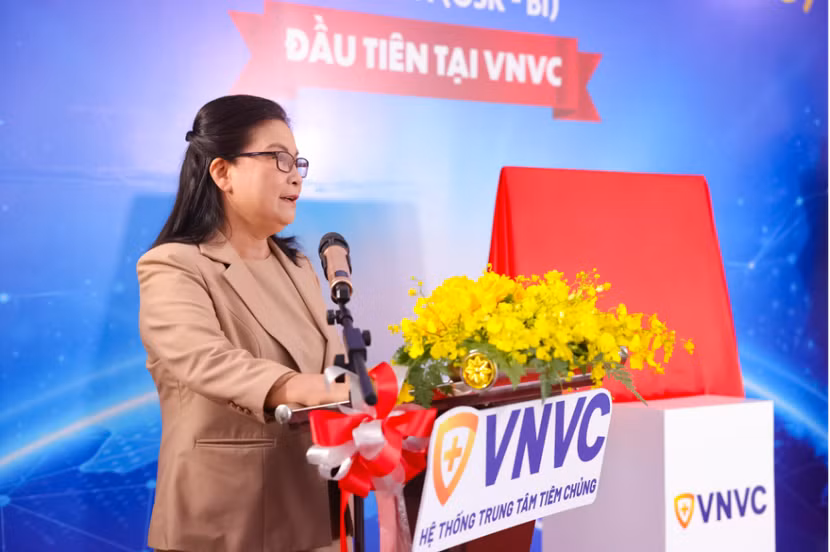 Theo bác sĩ Bạch Thị Chính, vắc xin zona thần kinh có thể phòng ngừa mắc bệnh lên đến 97%, được VNVC triển khai tiêm lần đầu tiên tại Việt Nam từ ngày 4/10 Theo bác sĩ Bạch Thị Chính, vắc xin zona thần kinh có thể phòng ngừa mắc bệnh lên đến 97%, được VNVC triển khai tiêm lần đầu tiên tại Việt Nam từ ngày 4/10