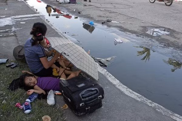 Rơi nước mắt trước thảm cảnh trẻ em Philippines sau siêu bão Haiyan ảnh 16
