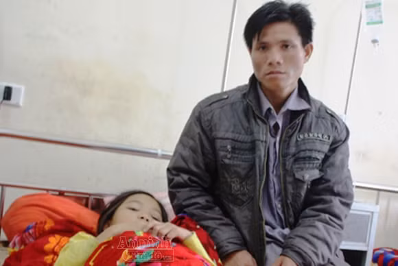 Không đọc thuộc bảng nhân, học sinh bị thầy giáo đánh nhập viện ảnh 1