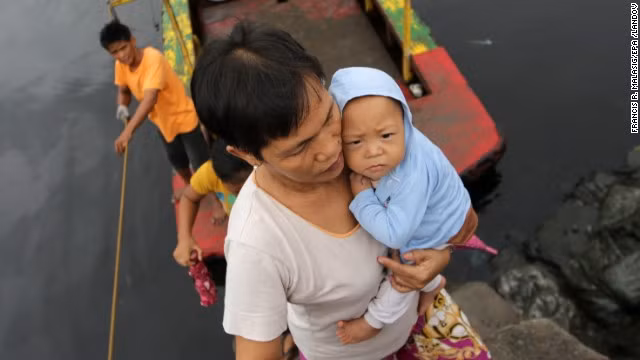 Rơi nước mắt trước thảm cảnh trẻ em Philippines sau siêu bão Haiyan ảnh 2