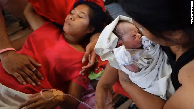 Rơi nước mắt trước thảm cảnh trẻ em Philippines sau siêu bão Haiyan ảnh 7