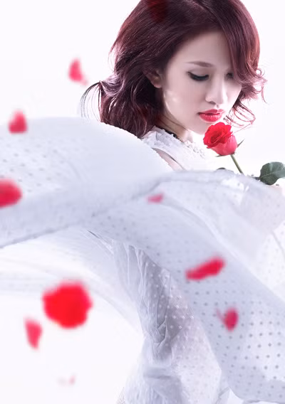 Vân Hugo tung ảnh mới đầy quyến rũ ảnh 2