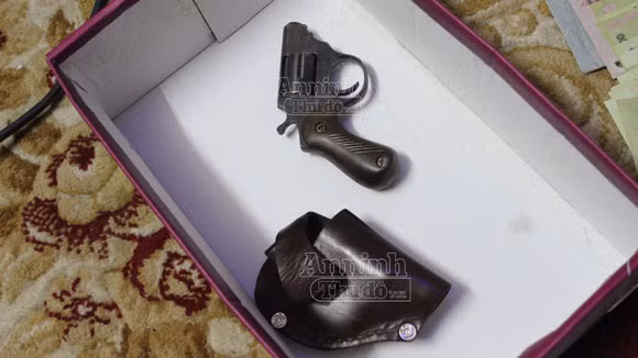 Đối tượng trốn lệnh truy nã bị phát hiện khi đang "phê" ma túy ảnh 4