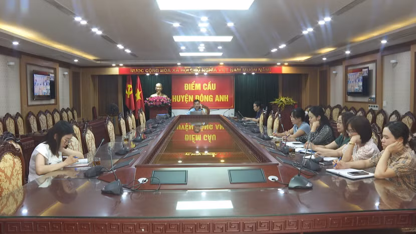 Hội nghị được tổ chức tại trụ sở UBND TP và kết nối trực tuyến tới điểm cầu UBND các quận, huyện, thị xã cùng UBND các xã, phường, thị trấn.