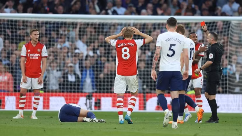 Arsenal mất người và không thể gượng dậy được Arsenal mất người và không thể gượng dậy được