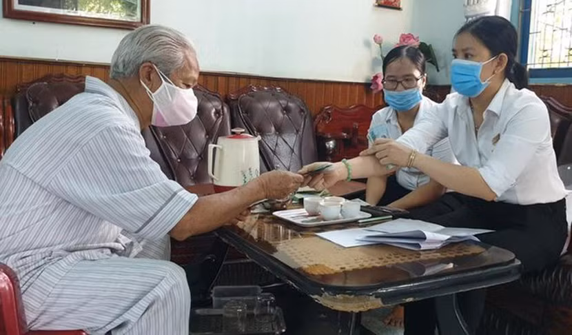 Tổ chức chi trả lương hưu tại nhà đối với những người ở trong khu vực cách ly
