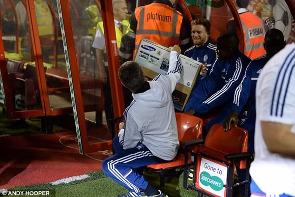 Mourinho tặng học trò món quà bất ngờ ảnh 2