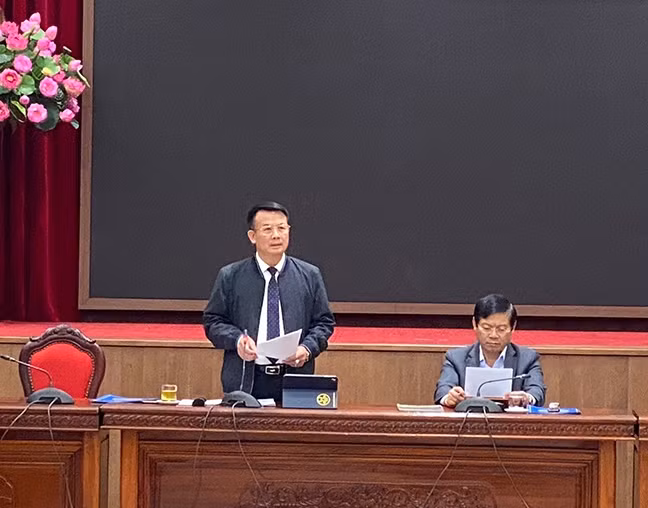 Phó Chủ tịch Thường trực UBND huyện Phúc Thọ Nguyễn Đình Sơn thông tin tại hội nghị Phó Chủ tịch Thường trực UBND huyện Phúc Thọ Nguyễn Đình Sơn thông tin tại hội nghị