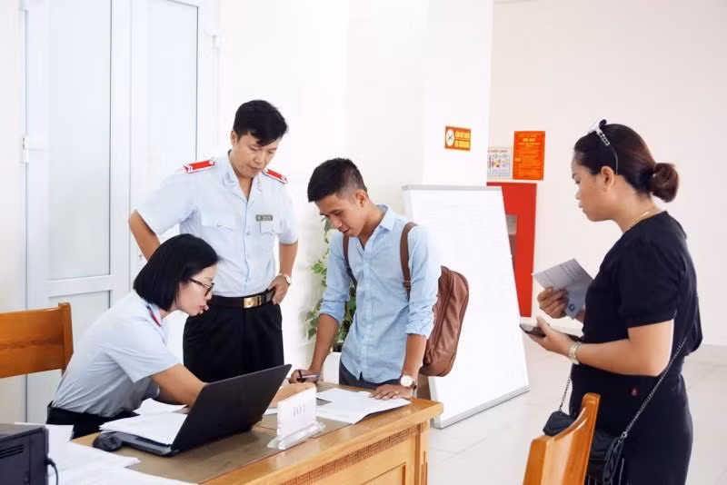 Bộ LĐ-TB&amp;XH nghiên cứu, đề xuất miễn tiền phạt chậm nộp bảo hiểm xã hội trong năm 2020 và 2021