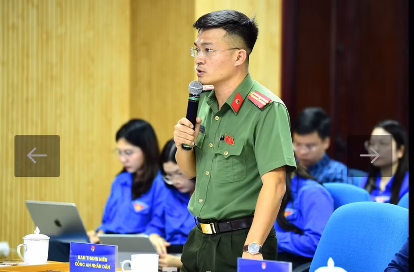 Thiếu tá Đậu Bá Tuấn - Phó Trưởng ban Thanh niên Công an nhân dân phát biểu