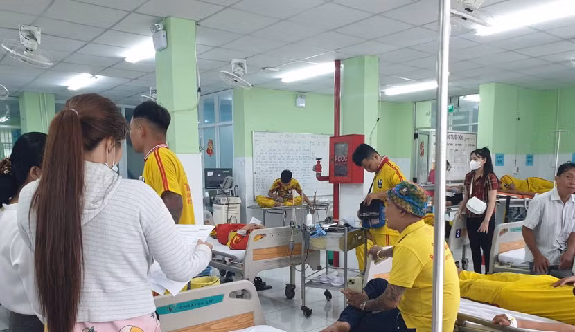 Các bệnh nhân đang được điều trị tích cực tại bệnh viện Các bệnh nhân đang được điều trị tích cực tại bệnh viện