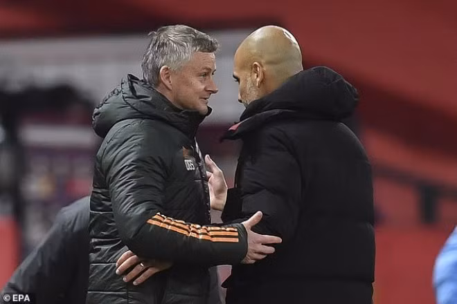 Trận derby Manchester diễn ra hữu hảo quá mức, từ HLV...