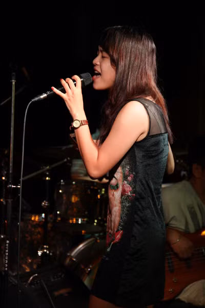 Sau scandal tình ái, "hoàng tử The Voice" say sưa luyện tập ảnh 16
