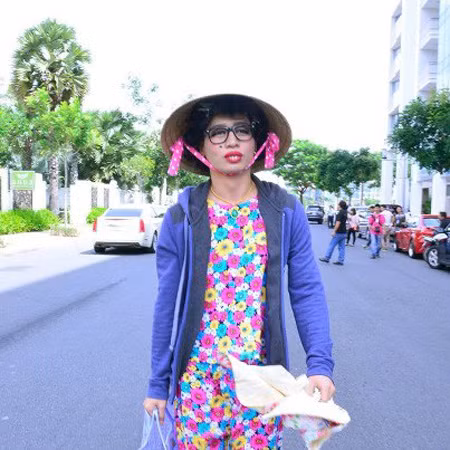 Hết mặc váy, nam giám khảo Top model lại giả gái gây sốc ảnh 4