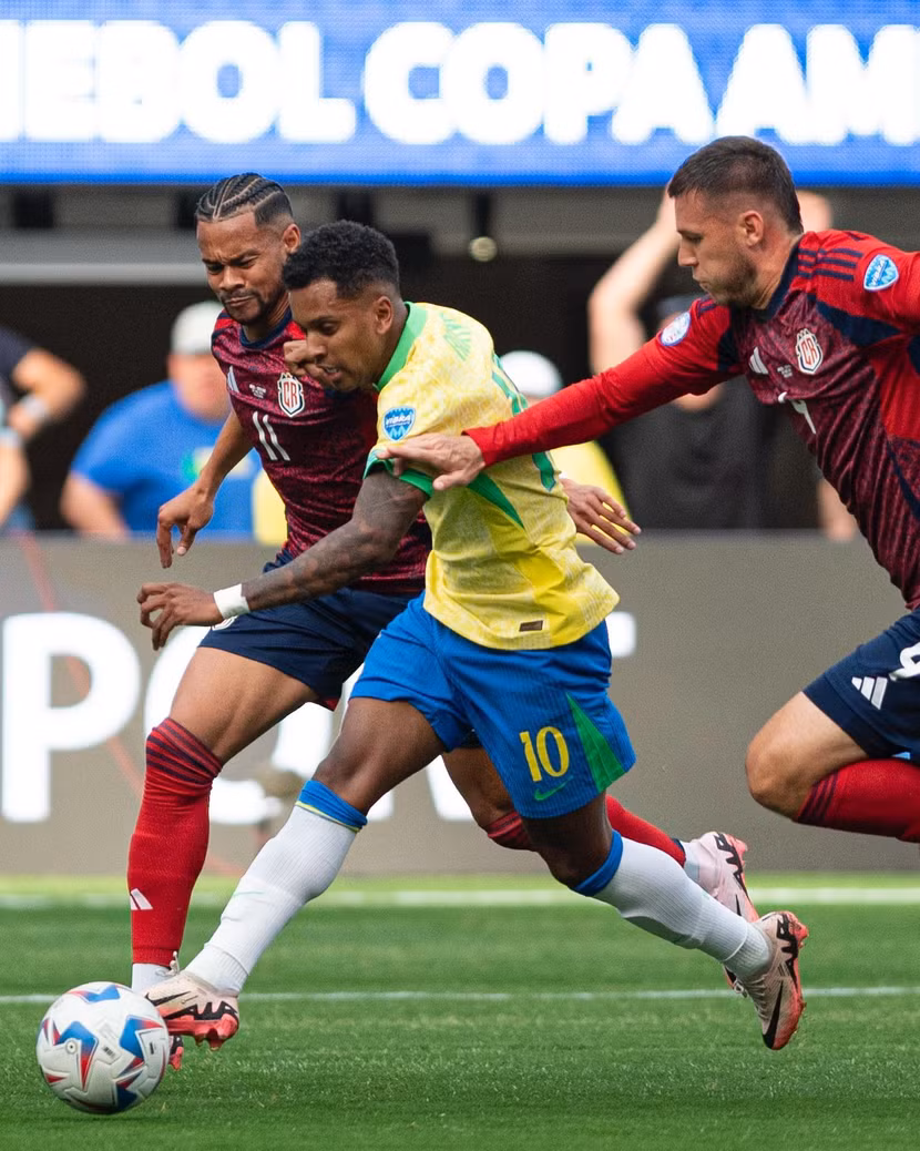 Brazil bất lực trước hàng thủ Costa Rica