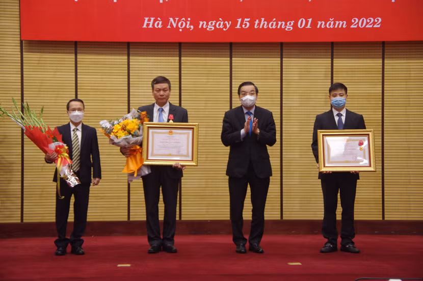 Thừa ủy quyền của Chủ tịch nước, Chủ tịch UBND TP Chu Ngọc Anh trao Huân chương Lao động hạng Ba cho các cá nhân, tập thể có thành tích xuất sắc Thừa ủy quyền của Chủ tịch nước, Chủ tịch UBND TP Chu Ngọc Anh trao Huân chương Lao động hạng Ba cho các cá nhân, tập thể có thành tích xuất sắc