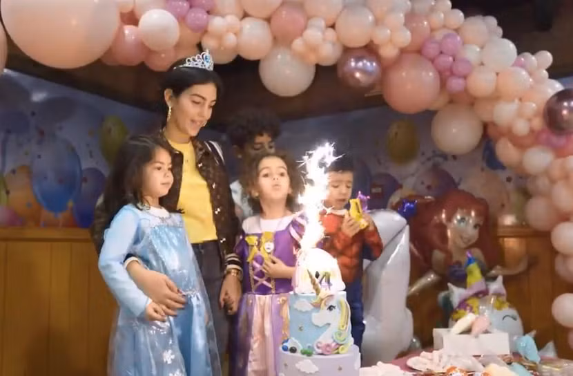 Sinh nhật hoành tráng của bé Alana Martina (giữa)