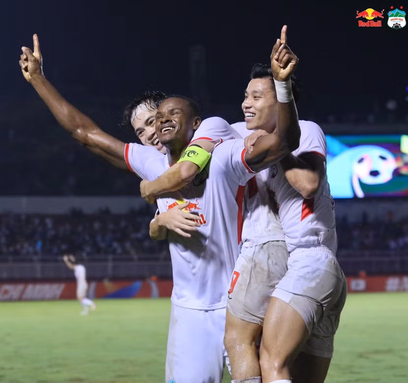 Brandao ghi bàn giúp HAGL thắng trận đầu tiên ở AFC Champions League (Ảnh: HAGL)