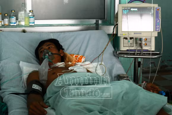 Ghen tuông, vợ đâm thủng tim chồng ảnh 1