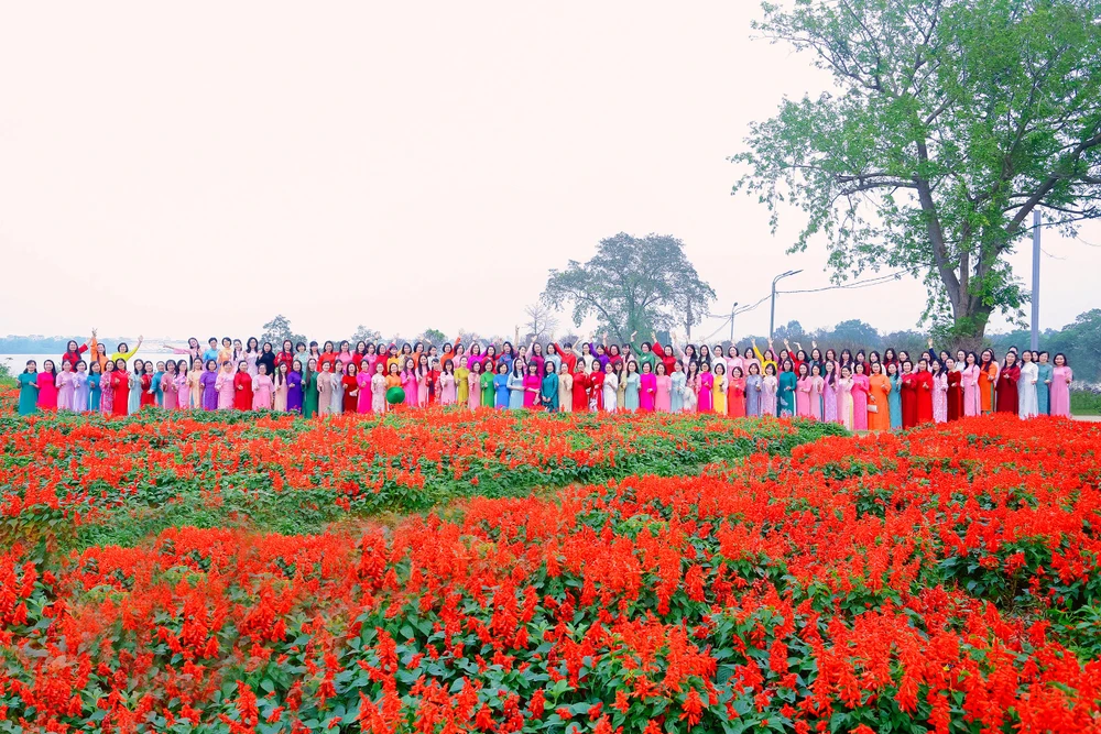 Duyên dáng phụ nữ Công an Thủ đô trong ngày hội tôn vinh phái đẹp