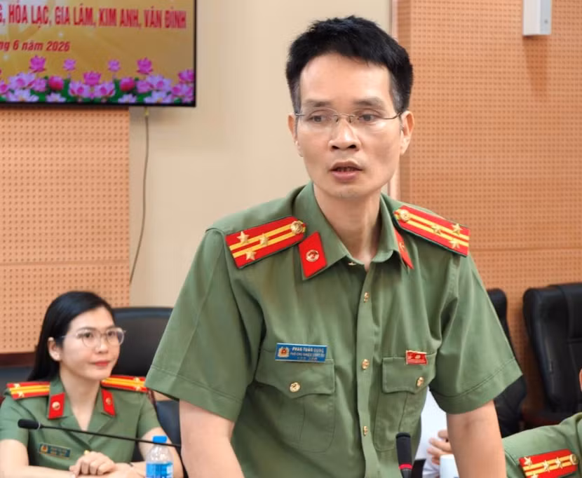 Thượng tá Phan Tuấn Dũng, Phó Chủ nhiệm UBKT Đảng ủy CATP, Phó trưởng Đoàn kiểm tra số 59-2 điều hành báo cáo tham luận