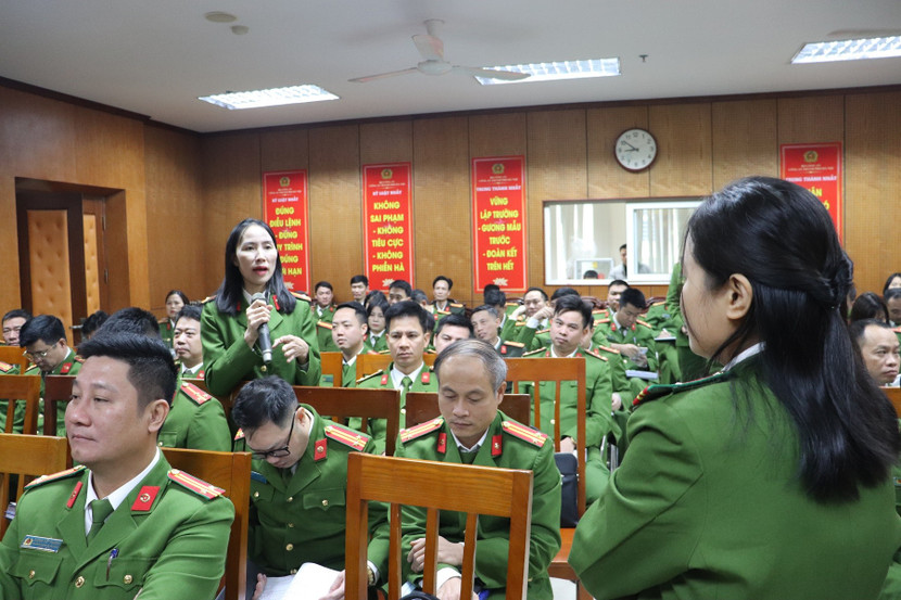 Nâng cao nghiệp vụ công tác tàng thư căn cước, cư trú ảnh 5