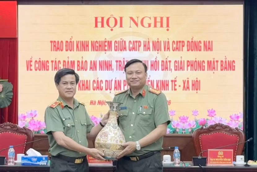 gen-h-z7863473628209-4fead6040daf2fe4d5ea6d8e389ae49d.jpg