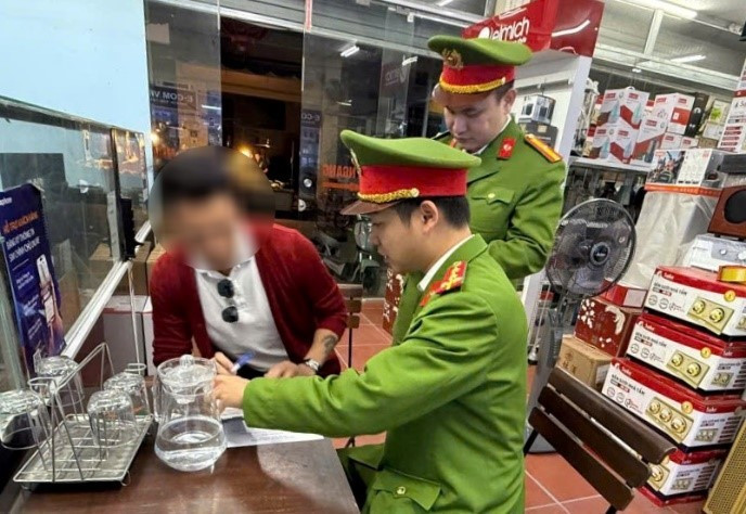 Phòng Cảnh sát Quản lý hành chính về trật tự xã hội xử lý trường hợp kinh doanh pháo hoa trái phép