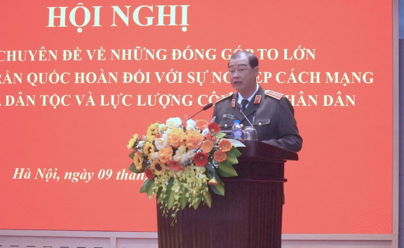 Thiếu tướng Lê Hồng Hiệp, Phó Cục trưởng Cục Công tác chính trị phát biểu tại hội nghị