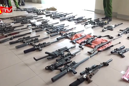 Lần theo dấu vết trên mạng, bóc gỡ “chợ đen” vũ khí quân dụng quy mô lớn