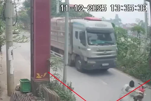 Tin Podcast ngày 12-12-202: Đẩy cán bộ cảnh sát giao thông vào đầu xe ô tô vì không bỏ qua lỗi vi phạm