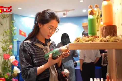 Khi người trẻ dẫn dắt xu hướng dùng hàng Việt