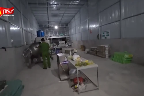 "Vỏ bọc" doanh nghiệp, livestream bán hàng để tiêu thụ phân bón giả