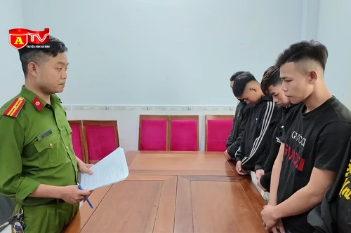 Mâu thuẫn trên đường, một thanh niên bị chém đứt gân chân