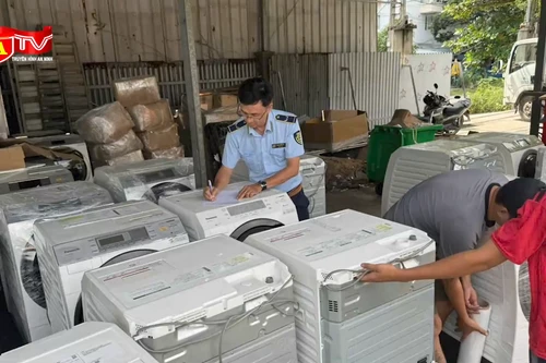 Hé lộ kho đồ điện tử không giấy tờ trị giá hàng trăm triệu đồng