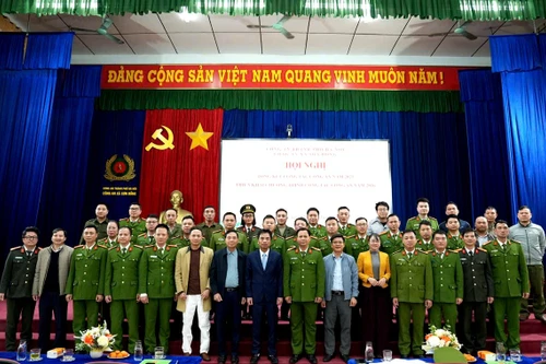 Phấn đấu trở thành đơn vị tiêu biểu trong công tác giữ gìn ANTT, bảo vệ cuộc sống bình yên của nhân dân