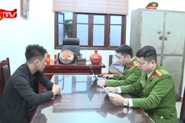 Vận động thành công đối tượng truy nã ra đầu thú