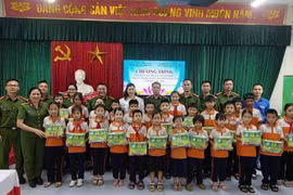 Tiếp thêm nghị lực cho học sinh nghèo vượt khó học giỏi