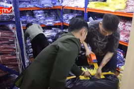 Bên trong cửa hàng quần áo thể thao, phát hiện hàng nghìn bộ "hàng hiệu giá rẻ"